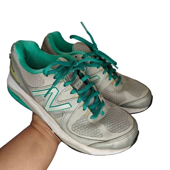 New Balance 1540 V2 Athletic Sneakers - Picture 1 of 8
